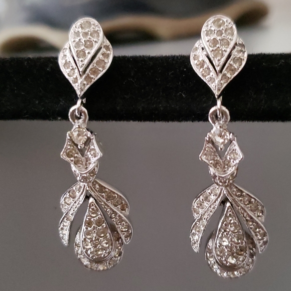 Crystal Dangle Earring - Picture 1 of 3